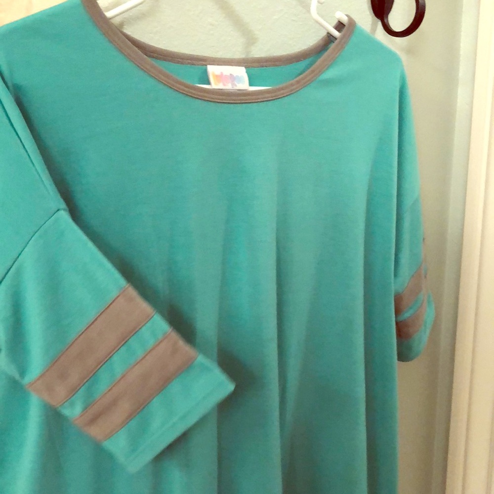 LuLaRoe Irma tunic